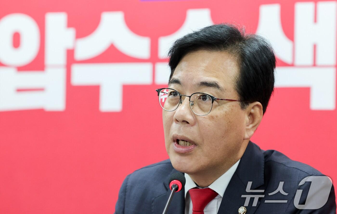 송언석 국민의힘 비상대책위원장 겸 원내대표가 14일 오전 서울 여의도 중앙당사에서 열린 비상대책위원회의에 참석해 모두 발언을 하고 있다. 2025.8.14/뉴스1 ⓒ News1 안은나 기자