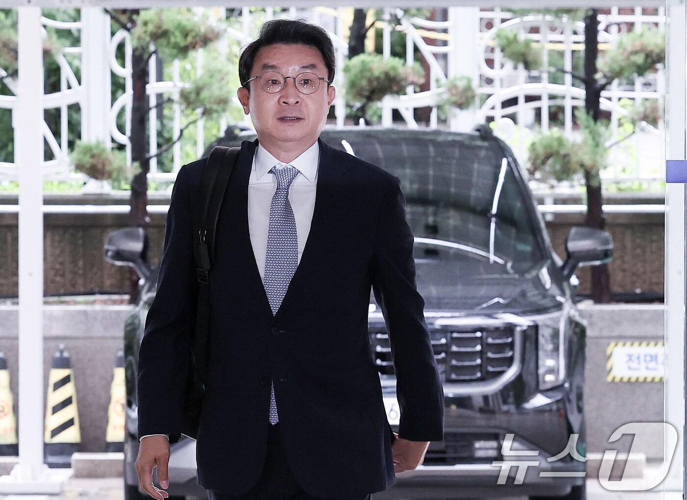 본문 이미지 - 이억원 금융위원장 후보자가 14일 오전 서울 중구 예금보험공사에 마련된 인사청문회 사무실로 출근하고 있다. 2025.8.14/뉴스1 ⓒ News1 김성진 기자