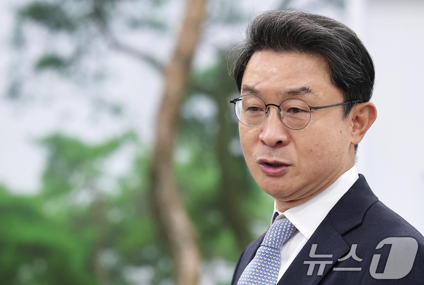 이억원 금융위원장 후보자가 14일 오전 서울 중구 예금보험공사에 마련된 인사청문회 준비 사무실로 출근하며 지명 소회를 밝히고 있다. 2025.8.14/뉴스1 ⓒ News1 김성진 기자