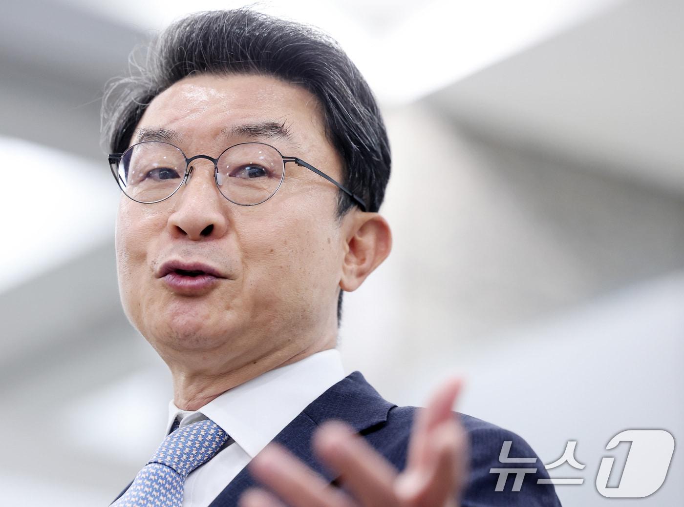 본문 이미지 - 이억원 금융위원장 후보자가 14일 오전 서울 중구 예금보험공사에 마련된 인사청문회 준비 사무실로 출근하며 지명 소회를 밝히고 있다. 2025.8.14/뉴스1 ⓒ News1 김성진 기자