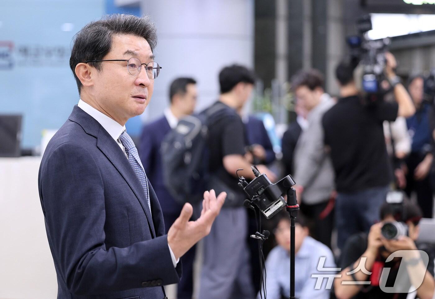 이억원 금융위원장 후보자가 14일 오전 서울 중구 예금보험공사에 마련된 인사청문회 준비 사무실로 출근하며 지명 소회를 밝히고 있다. 2025.8.14/뉴스1 ⓒ News1 김성진 기자