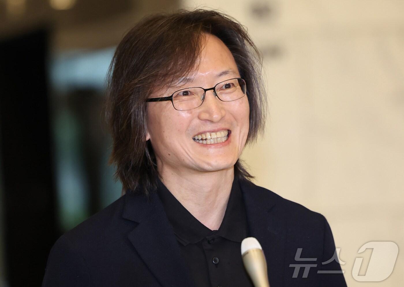 주병기 공정거래위원장 후보자가 14일 오전 서울 중구 대한상의에 마련된 인사청문회 준비 사무실에 출근하며 취재진과 질의응답을 하고 있다. 2025.8.14/뉴스1 ⓒ News1 장수영 기자