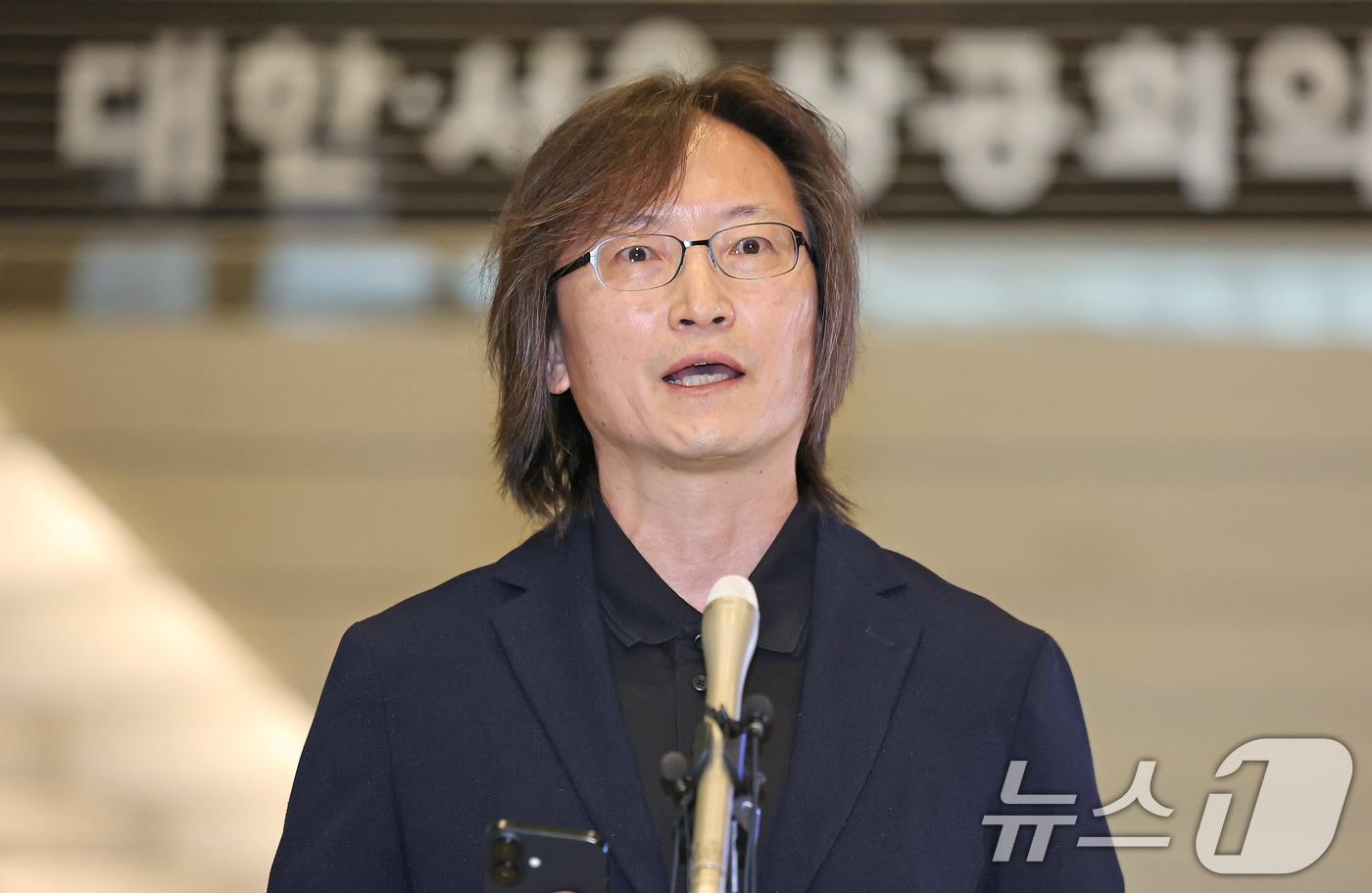 주병기 공정거래위원장 후보자가 14일 오전 서울 중구 대한상의에 마련된 인사청문회 준비 사무실에 출근하며 취재진과 질의응답을 하고 있다. 2025.8.14/뉴스1 ⓒ News1 장수영 기자