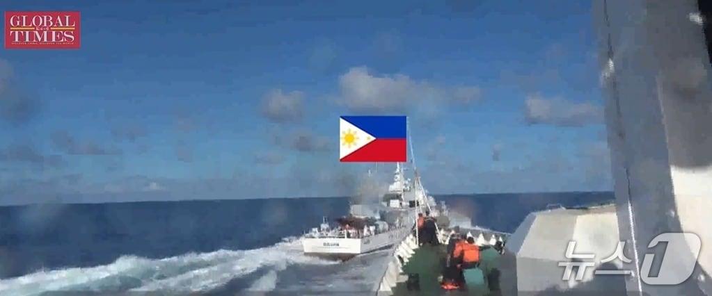 본문 이미지 - 중국 관영 글로벌타임스가 필리핀 해경 선박이 위험한 접근을 했다고 주장하는 영상을 공개했다.