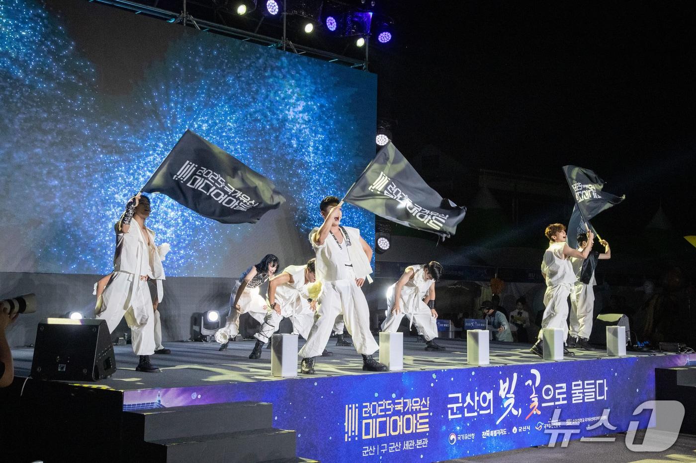 지난 8일 개막한 &#39;군산국가유산미디어아트&#39; 행사가 오는 30일까지 옛 군산세관 본관 일원에서 진행된다.&#40;군산시 제공. 재판매 및 DB금지&#41;