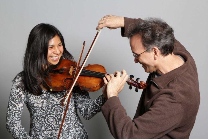 본문 이미지 - 길 샤함(오른쪽)과 아델 앤서니(세종솔로이스츠 제공)