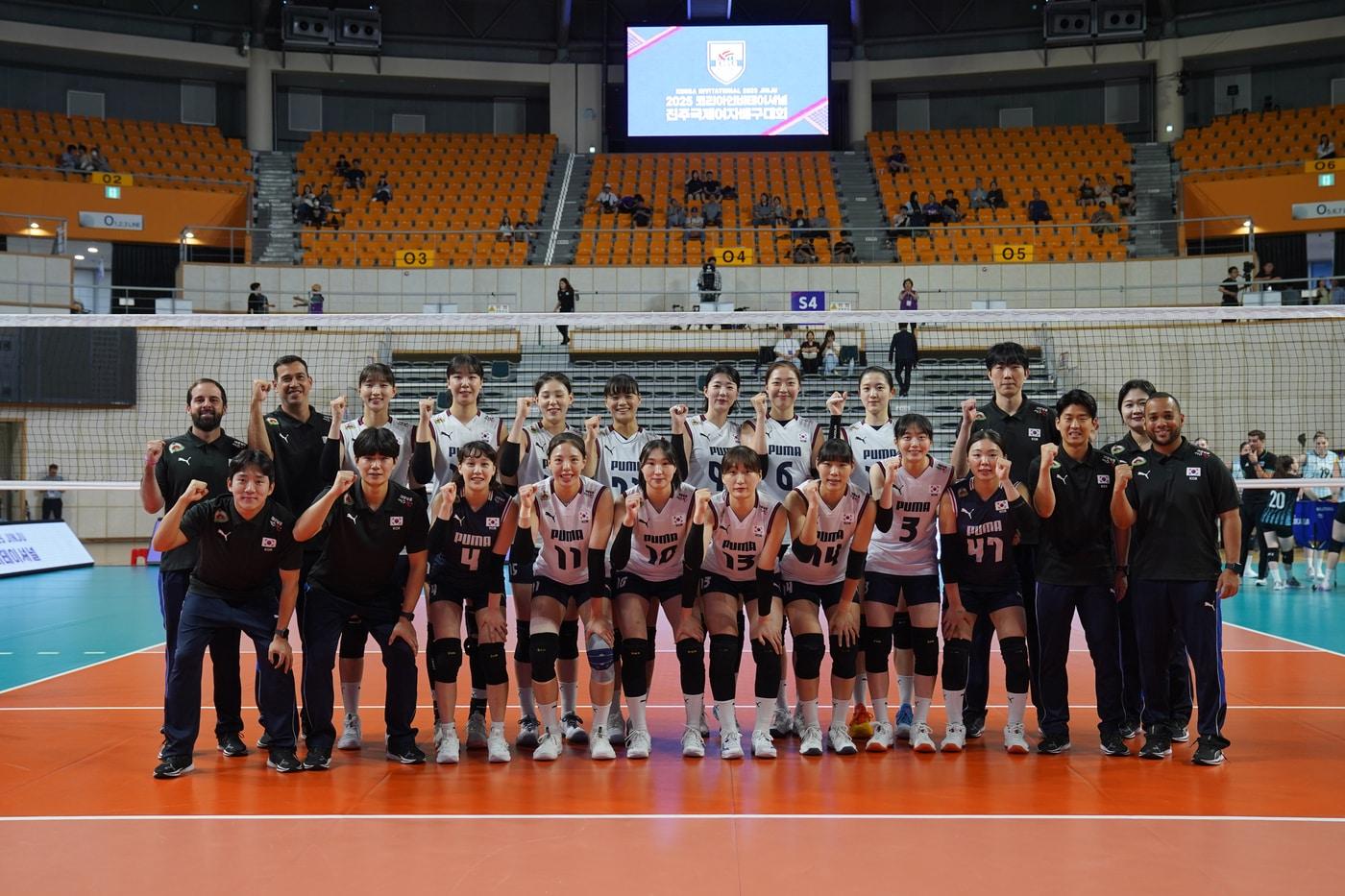 진주국제대회에 출전중인 한국여자배구대표팀&#40;대한배구협회 제공&#41;