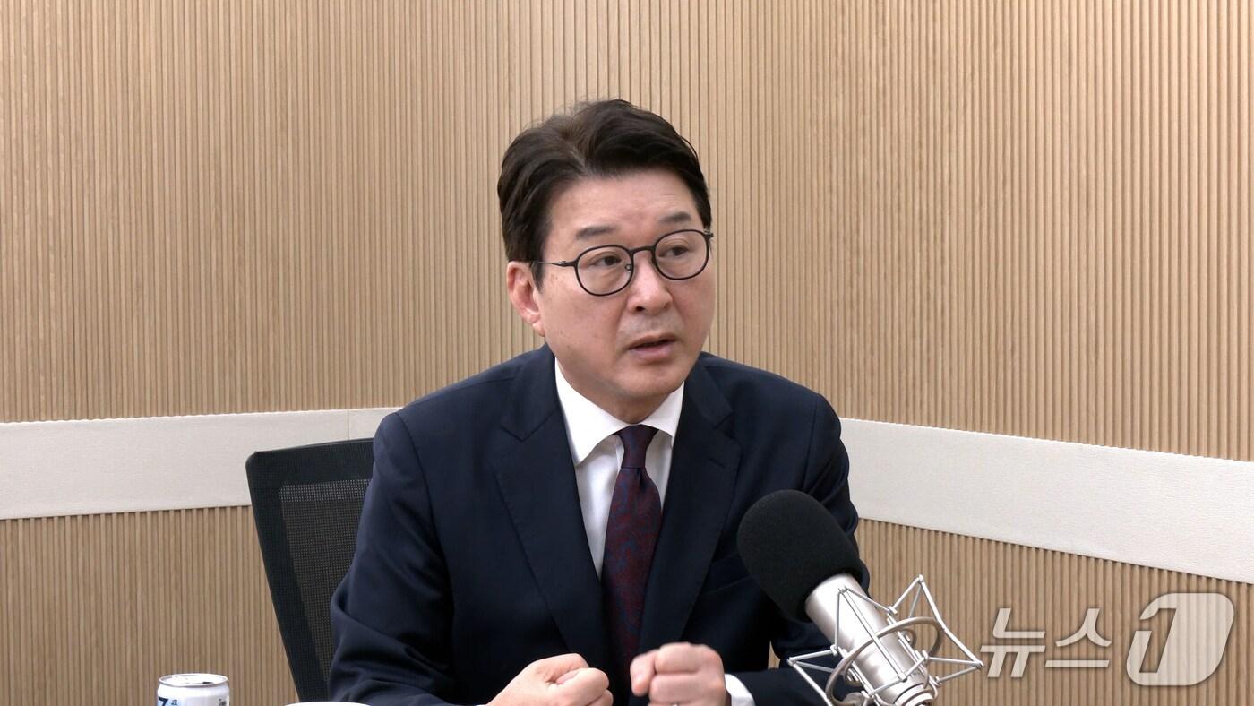 신동욱 국민의힘 의원이 14일 뉴스1TV &#39;팩트앤뷰&#39;에 출연해 질문에 답하고 있다.