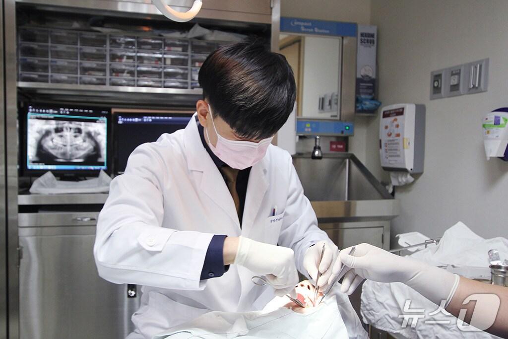 본문 이미지 - 대전선병원 구강악안면외과 진료 모습(선병원 제공) /뉴스1
