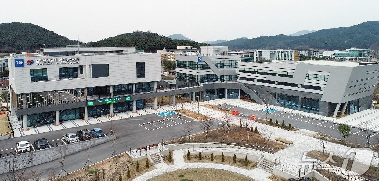 본문 이미지 - 전북 정읍시 신정동 소재 첨단산업단지 복합문화센터 전경.&#40;정읍시 제공. 재판매 및 DB금지&#41;/뉴스1 