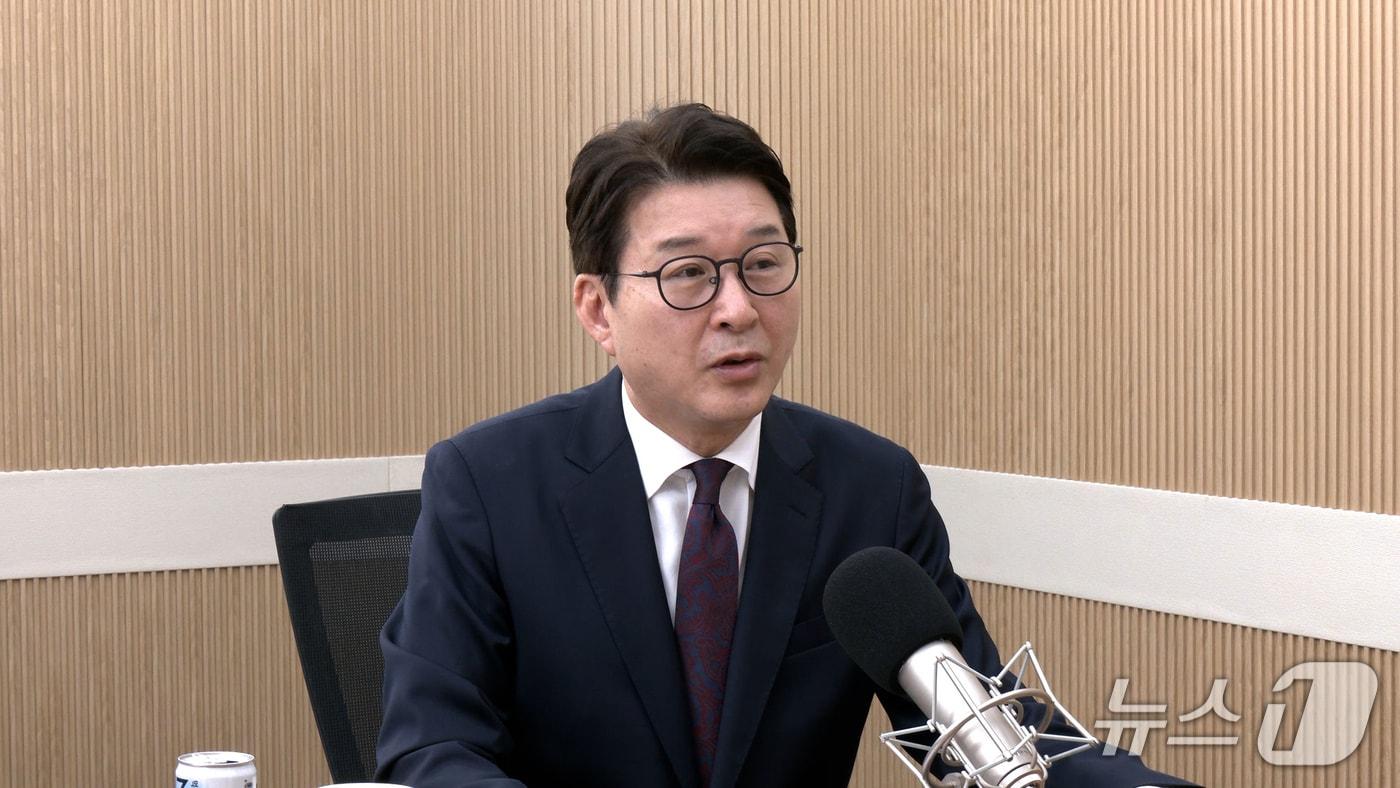 신동욱 국민의힘 의원이 14일 뉴스1TV &#39;팩트앤뷰&#39;에 출연해 질문에 답하고 있다.