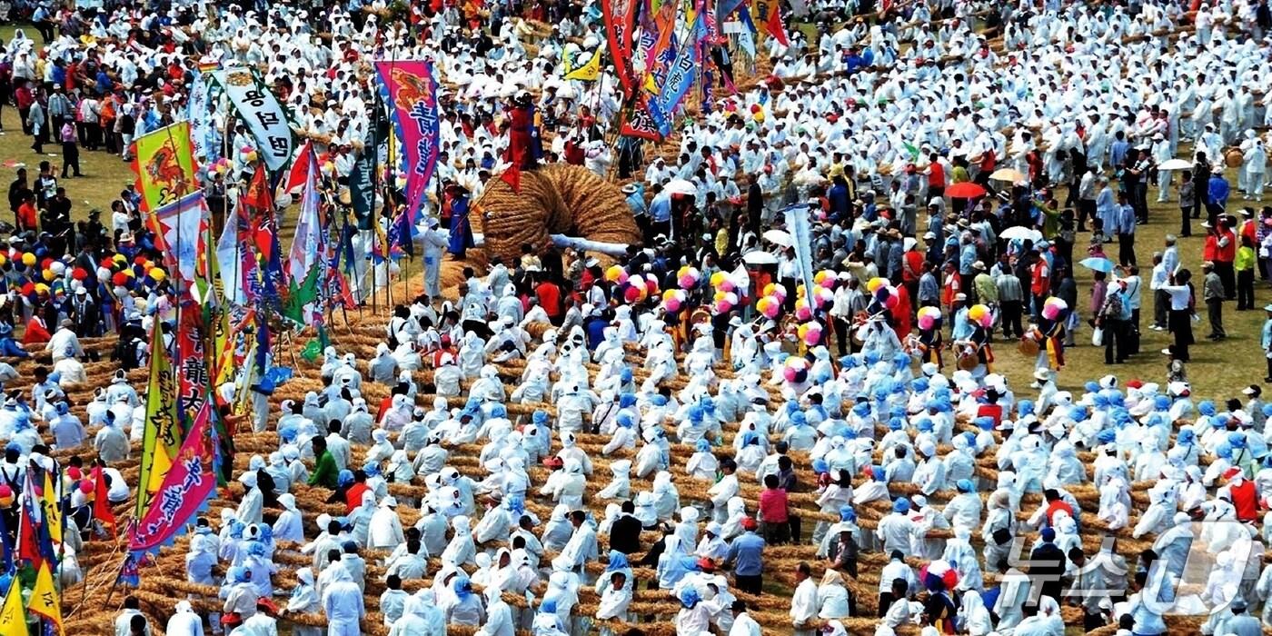 의령군 &#39;의령큰줄땡기기’ 행사 장면&#40;의령군 제공. 재판매 및 DB금지&#41;.