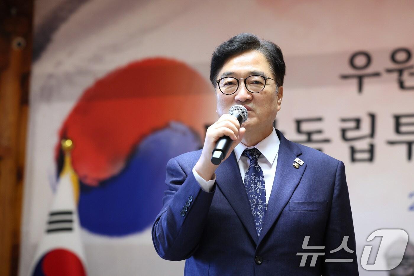 우원식 국회의장이 14일 서울 여의도 국회 사랑재에서 홍범도장군기념사업회, 김좌진장군기념사업회, 우당이회영기념사업회 등 무장독립투쟁 선양단체를 초청해 오찬 간담회를 갖고 있다. (국회의장실 제공. 재판매 및 DB 금지) 2025.8.14/뉴스1