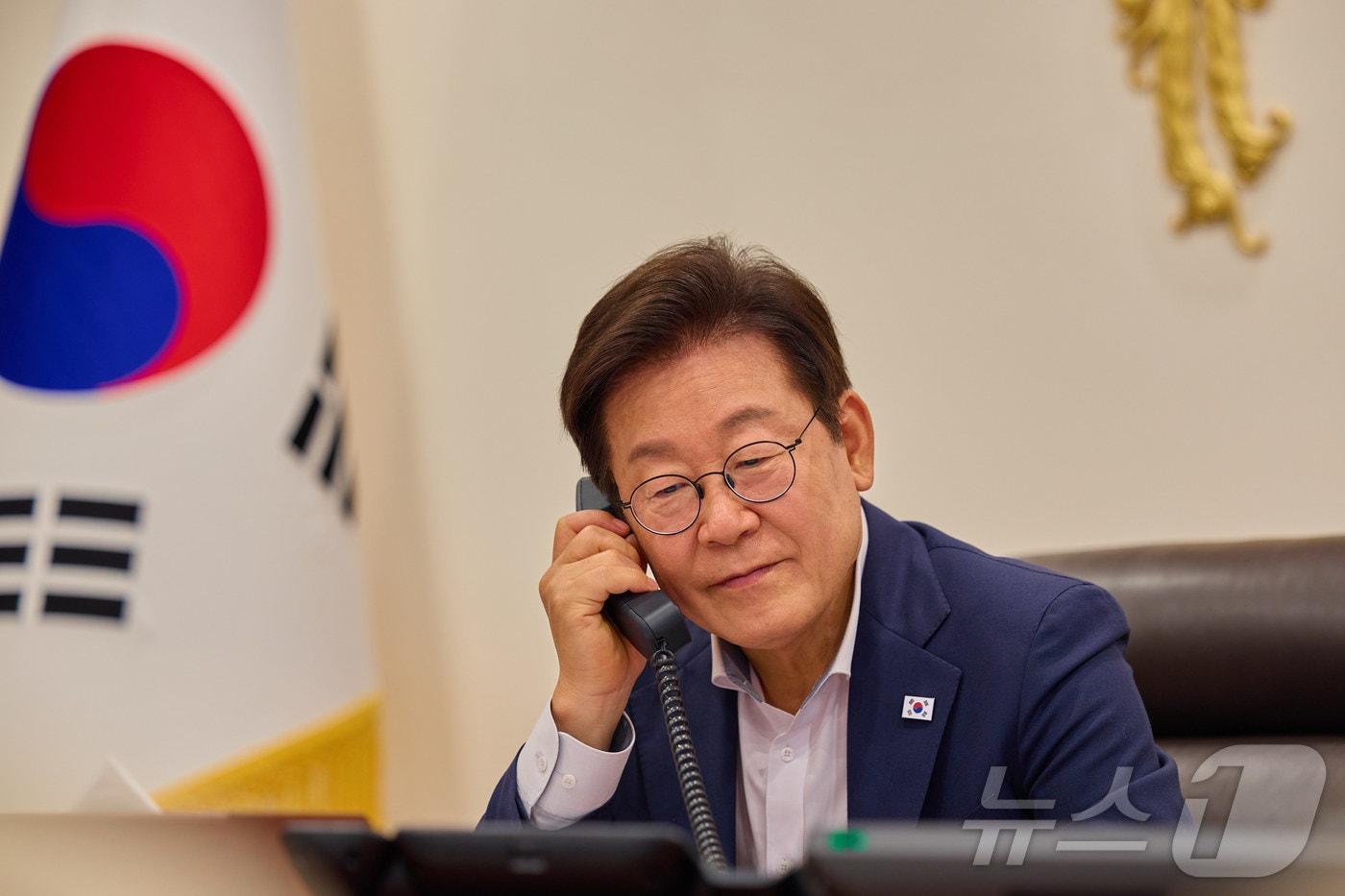 이재명 대통령이 14일 서울 용산 대통령실 청사에서 페르디난드 로무알데즈 마르코스 주니어 필리핀 대통령과 통화를 하고 있다. (대통령실 제공. 재판매 및 DB금지) 2025.8.14/뉴스1 ⓒ News1 이재명 기자