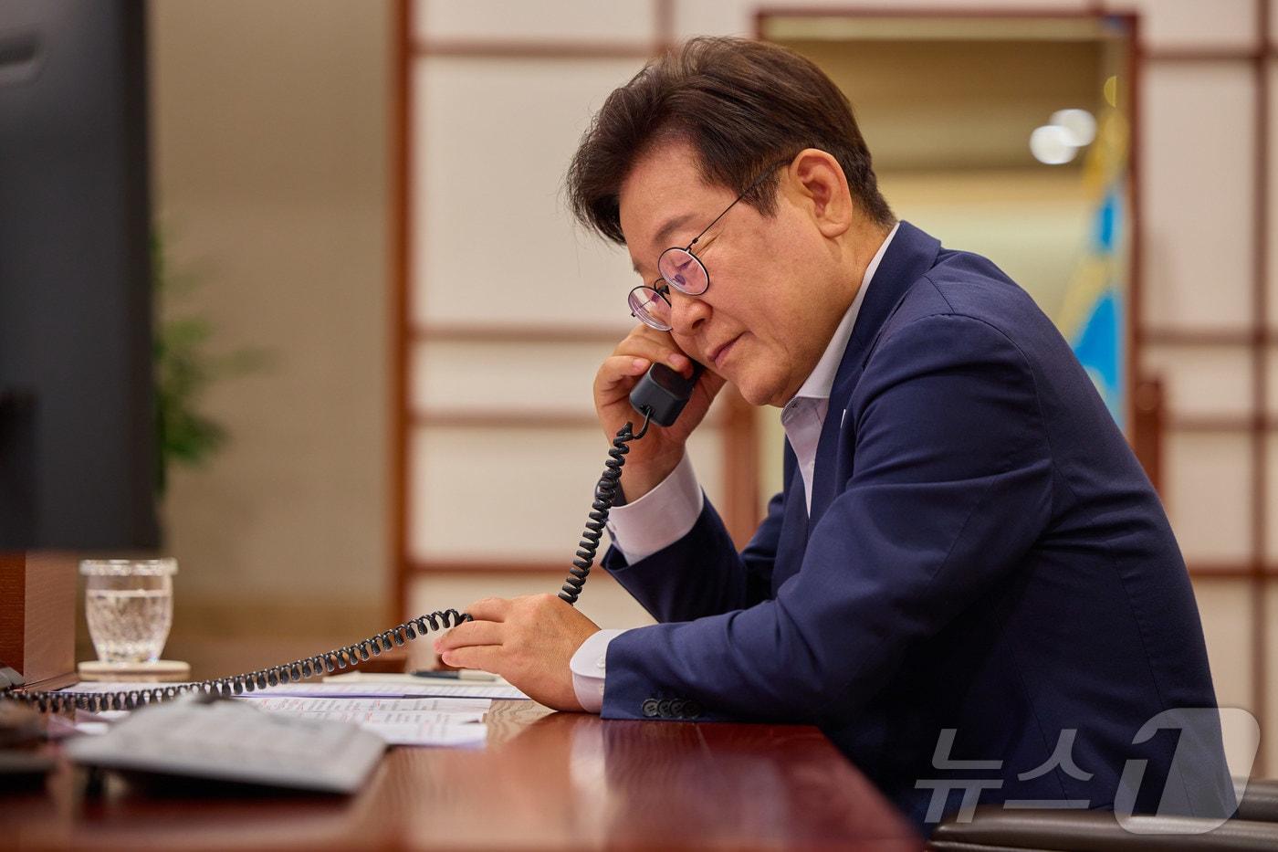 이재명 대통령이 14일 서울 용산 대통령실 청사에서 페르디난드 로무알데즈 마르코스 주니어 필리핀 대통령과 통화를 하고 있다. &#40;대통령실 제공. 재판매 및 DB금지&#41; 2025.8.14/뉴스1 ⓒ News1 이재명 기자