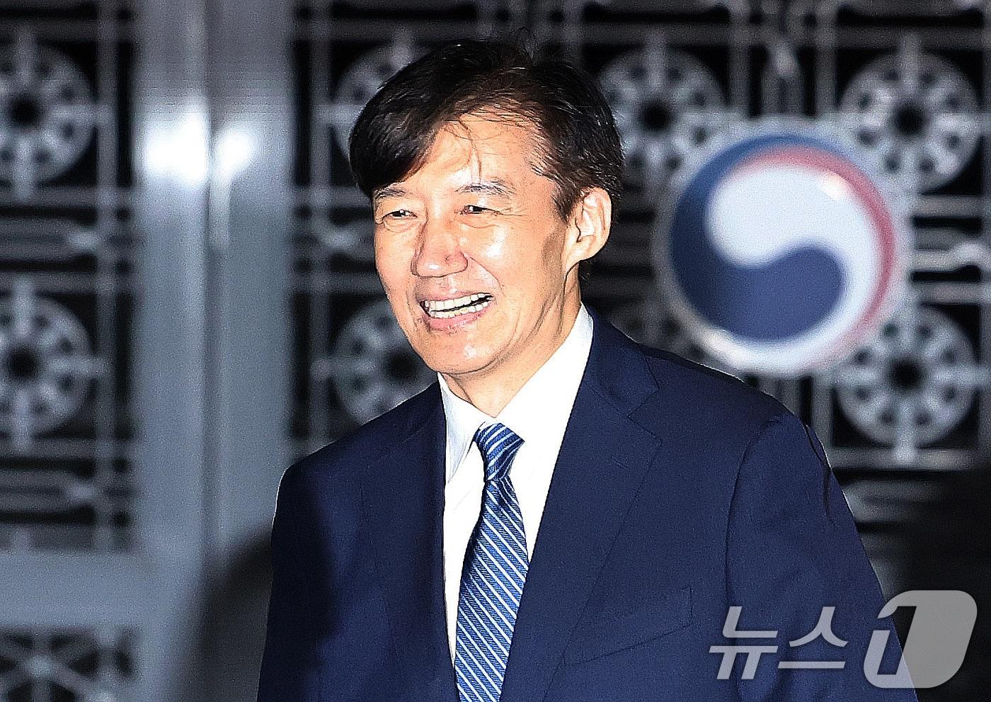 이재명 정부 첫 특별사면·복권 대상에 오른 조국 전 조국혁신당 대표가 15일 새벽 구로구 서울남부구치소를 나서고 있다. 2025.8.15/뉴스1 ⓒ News1 구윤성　기자