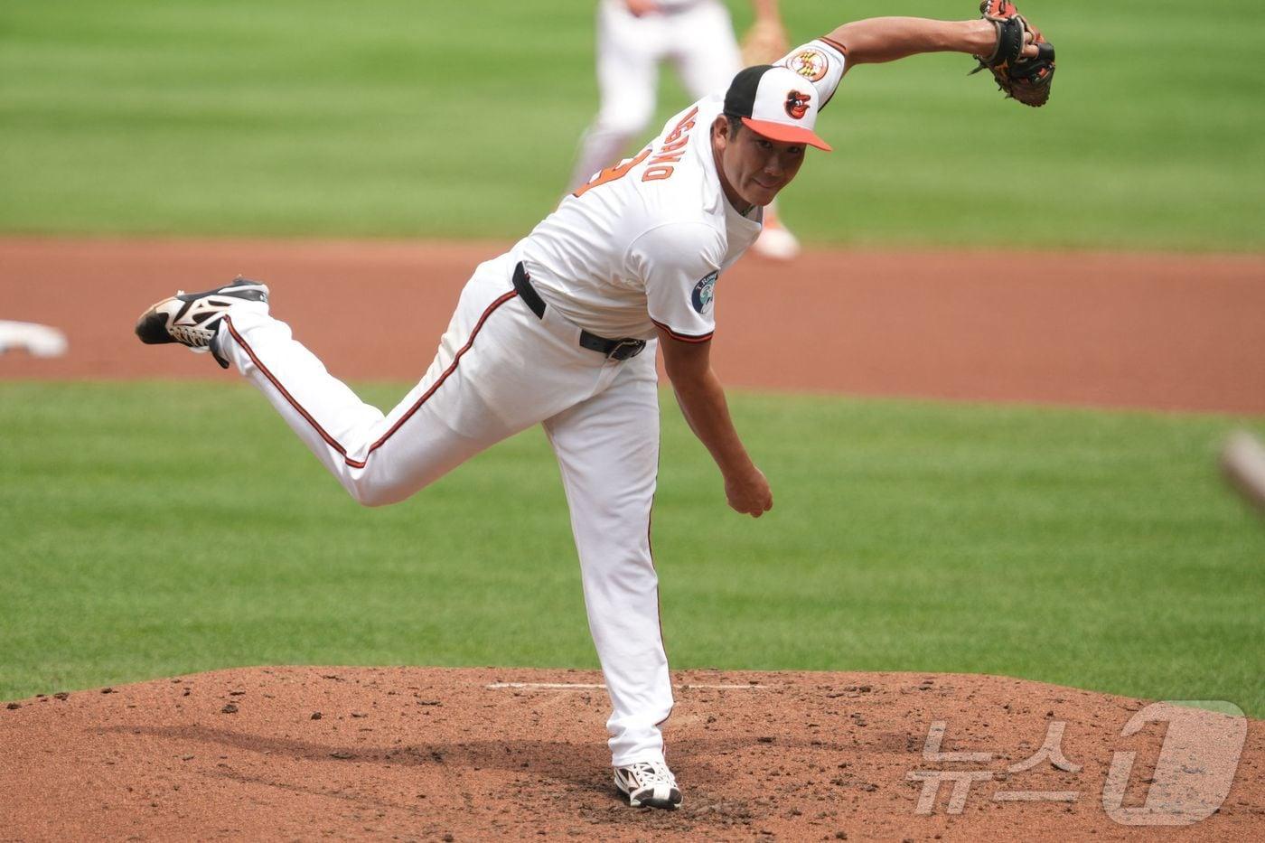 볼티모어 오리올스 투수 스가노 도모요키가 15일&#40;한국시간&#41; 열린 2025 메이저리그 시애틀 매리너스전에서 시즌 10승을 수확했다. ⓒ AFP=뉴스1