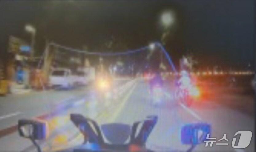 본문 이미지 - 광복절 폭주족 단속 사진.(전북경찰청 제공. 재판매 및 DB금지)