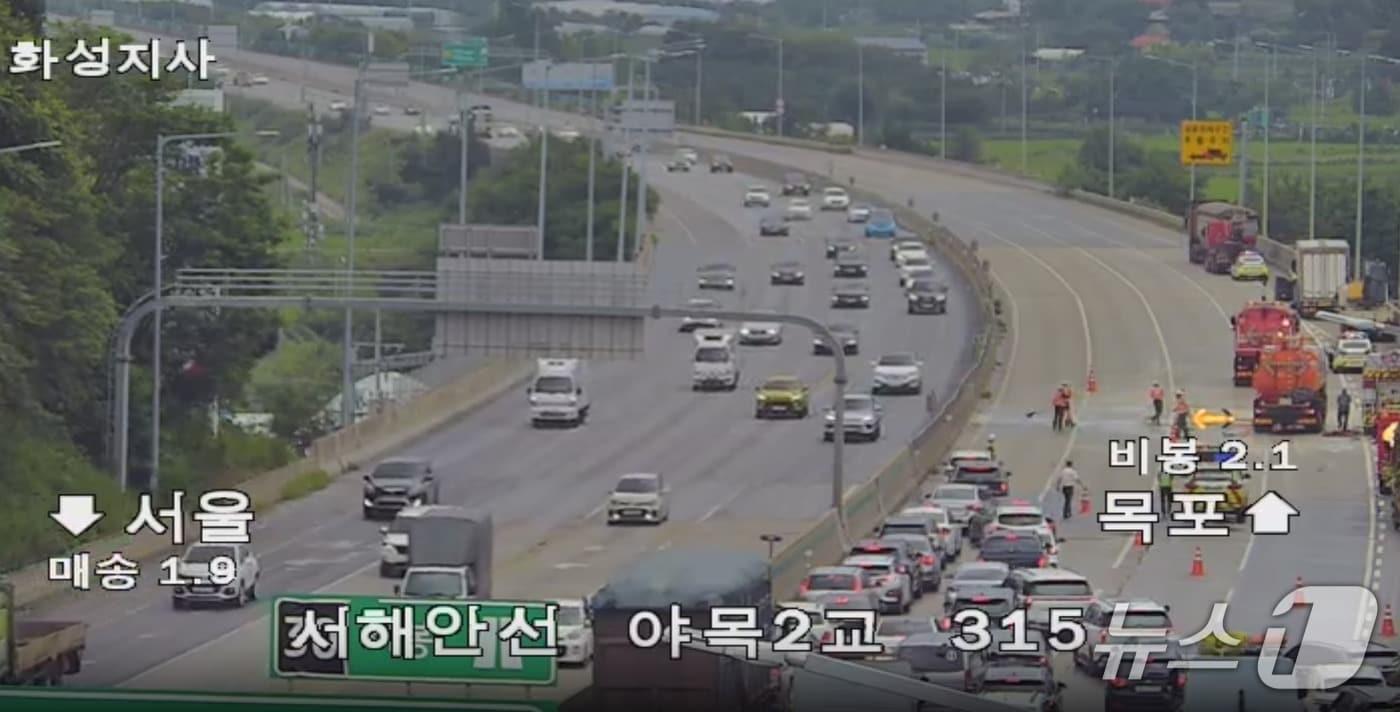 사고 현장. &#40;한국도로공사 CCTV 갈무리. 재판매 및 DB 금지&#41; 2025.8.15/뉴스1