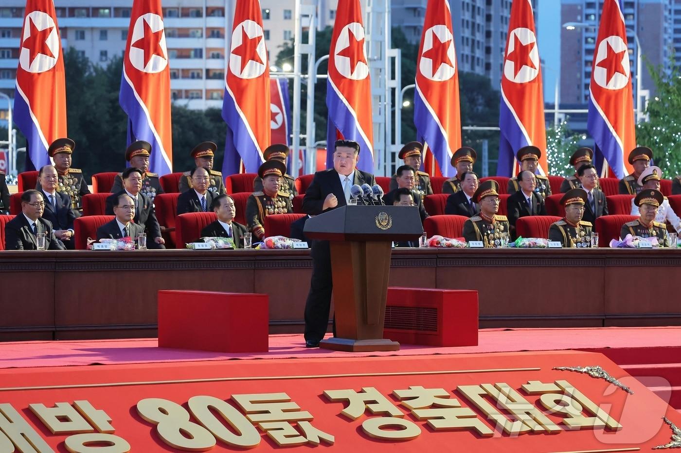 (평양 노동신문=뉴스1) = 북한 노동당 기관지 노동신문은 15일 전날 조국해방 80돌(주년)을 맞아 평양 개선문광장에서 경축대회가 열렸다고 보도했다. 김정은 노동당 총비서가 경축 연설을 했다. [국내에서만 사용가능. 재배포 금지. DB 금지. For Use Only in the Republic of Korea. Redistribution Prohibited] rodongphoto@news1.kr