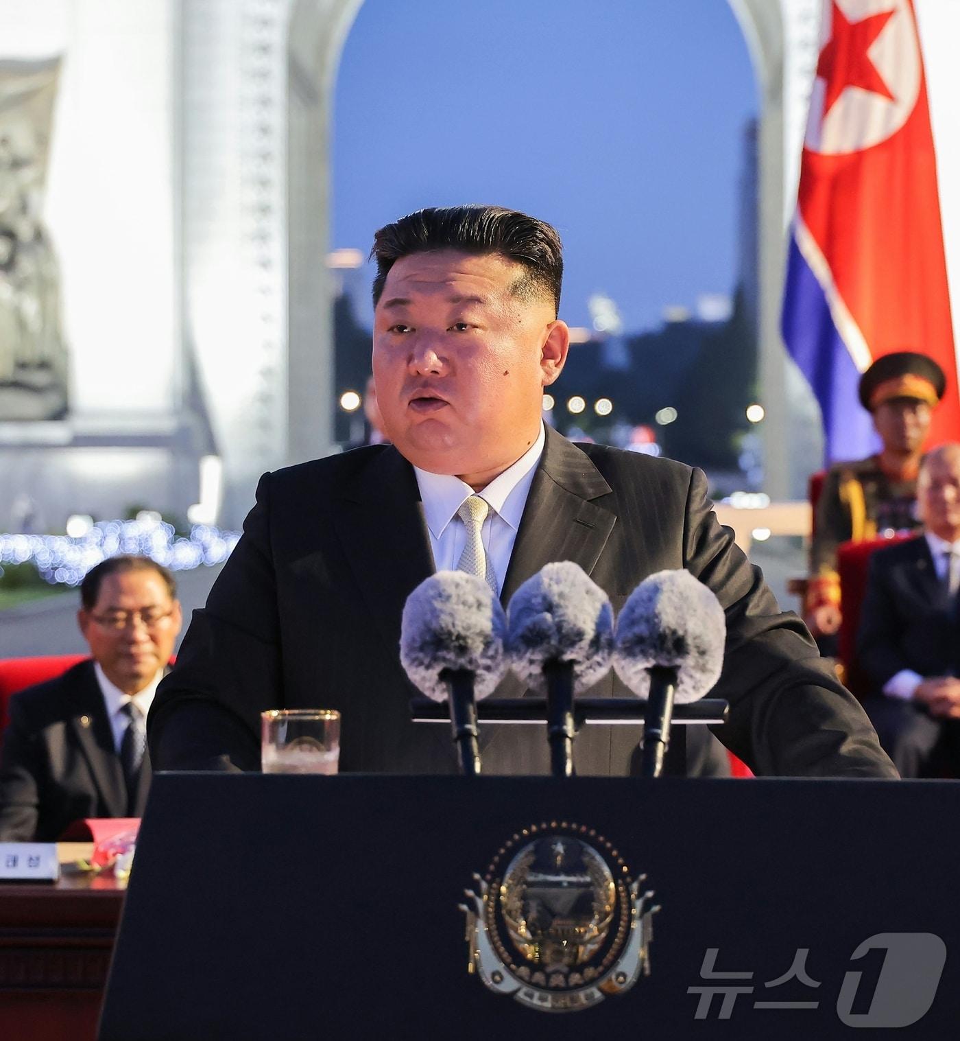 본문 이미지 - &#40;평양 노동신문=뉴스1&#41; = 북한 노동당 기관지 노동신문은 15일 전날 조국해방 80돌&#40;주년&#41;을 맞아 평양 개선문광장에서 경축대회가 열렸다고 보도했다. 김정은 노동당 총비서도 참석해 경축 연설을 했다. [국내에서만 사용가능. 재배포 금지. DB 금지. For Use Only in the Republic of Korea. Redistribution Prohibited] rodongphoto@news1.kr