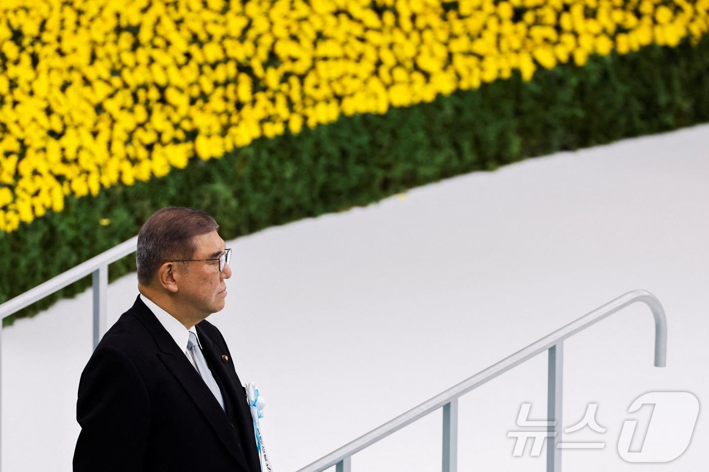 이시바 시게루 일본 총리가 패전 80년을 맞은 15일 도쿄 일본 무도관에서 열린 &#39;전국 전몰자 추도식’에 참석하고 있다.ⓒ 로이터=뉴스1 ⓒ News1 김진환 기자