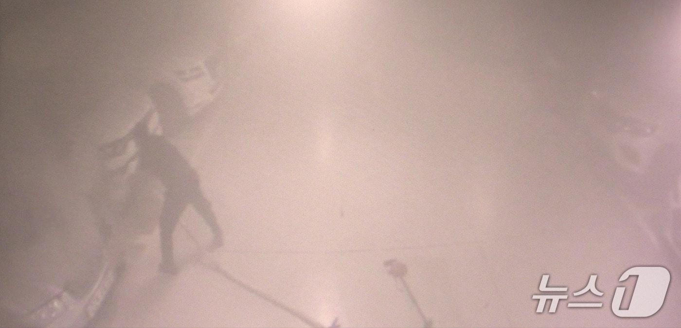 정창하 씨가 화재를 진압하는 모습(서울시 제공)