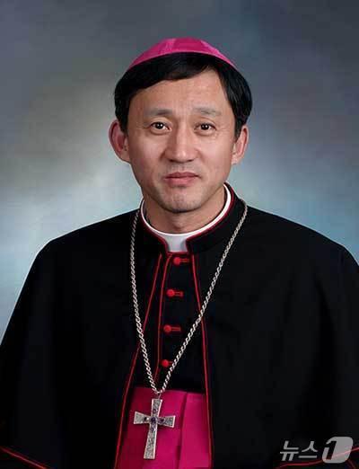 본문 이미지 - 천주교 서울대교구 보좌주교인 유경촌 티모테오 주교&#40;천주교 서울대교구 주교좌명동대성장 제공&#41;