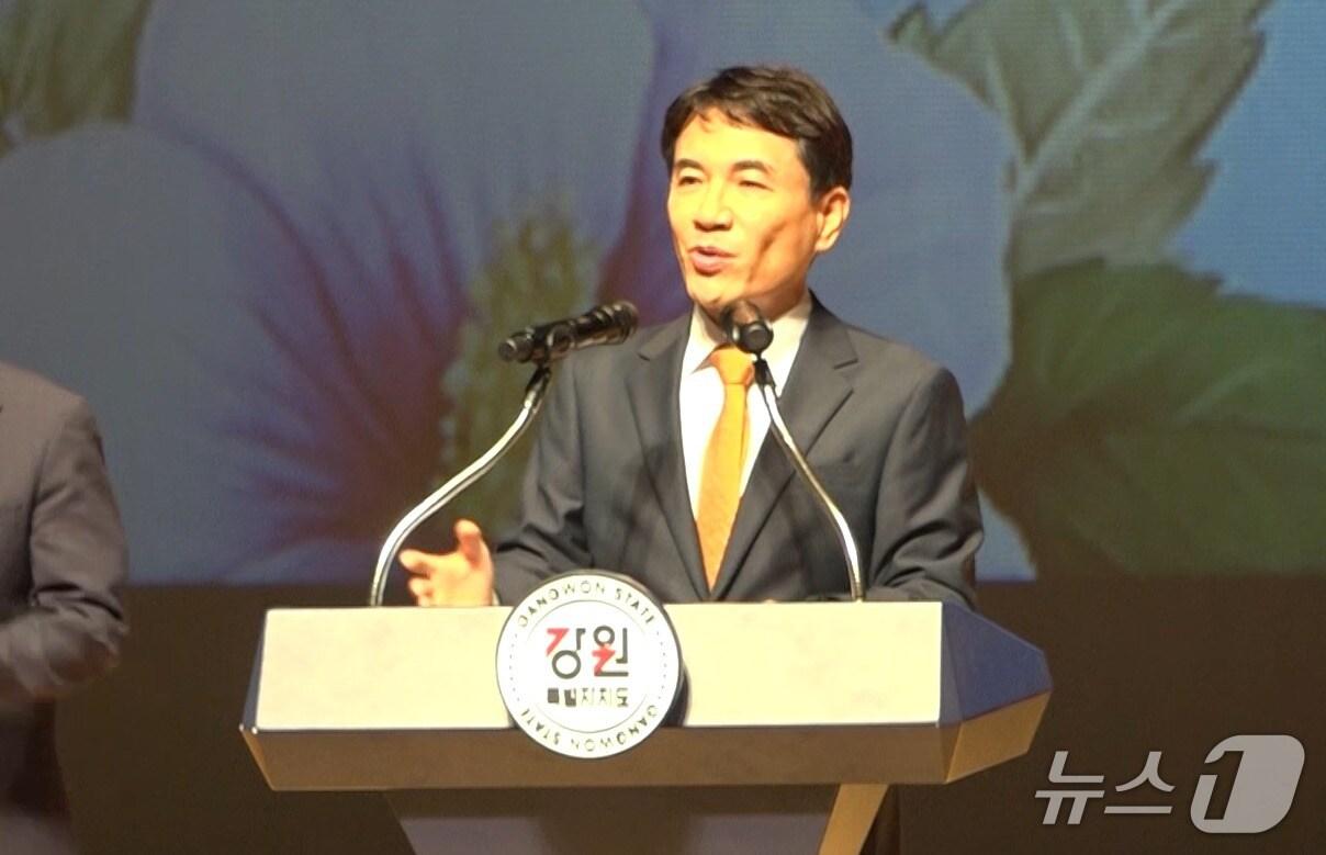 본문 이미지 - 김진태 강원특별자치도지사가 15일 춘천문화예술회관에서 열린 &#39;제80주년 광복절 경축식&#39;에 참석해 발언하고 있다. &#40;강원특별자치도 제공. 재판매 및 DB금지&#41; 2025.8.15/뉴스1