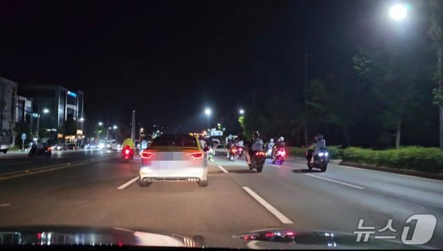 본문 이미지 - 광복절 대구 시내에서 폭주족 무리가 이동하고 있다.&#40;대구경찰청 제공. 재판매 및 DB 금지&#41;2025.8.16/뉴스1