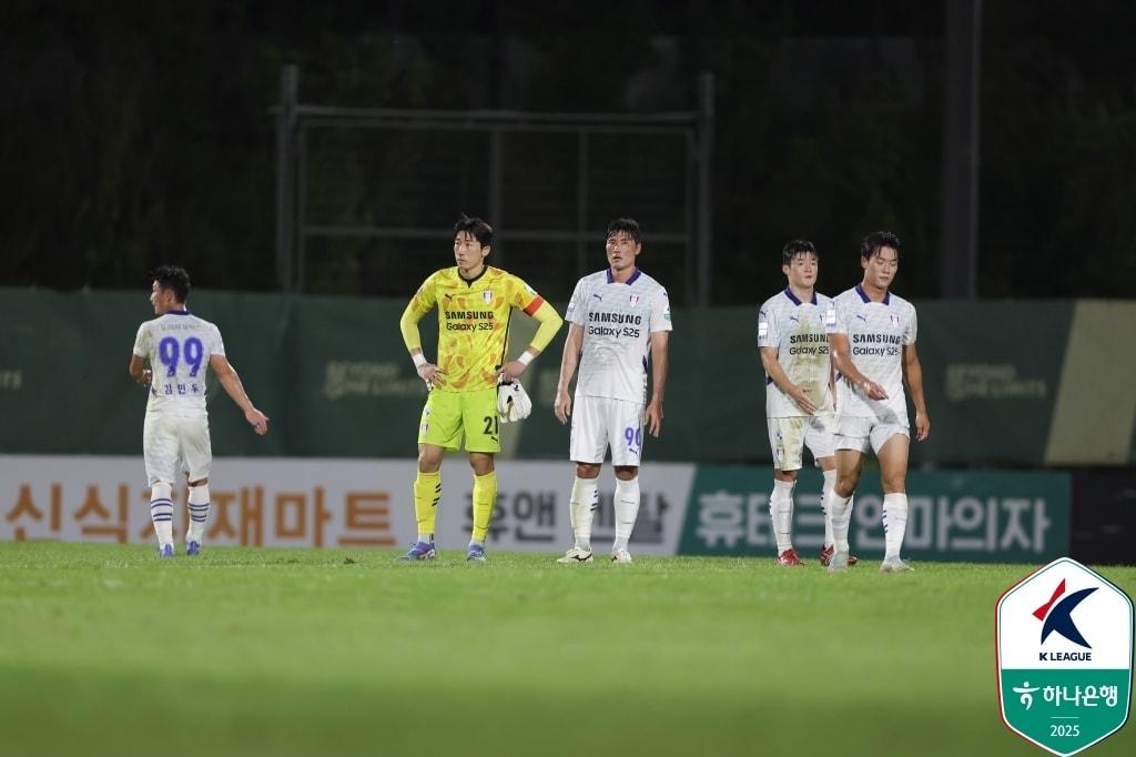본문 이미지 - 김포FC 원정에서 완패를 당한 수원 삼성. (한국프로축구연맹 제공)