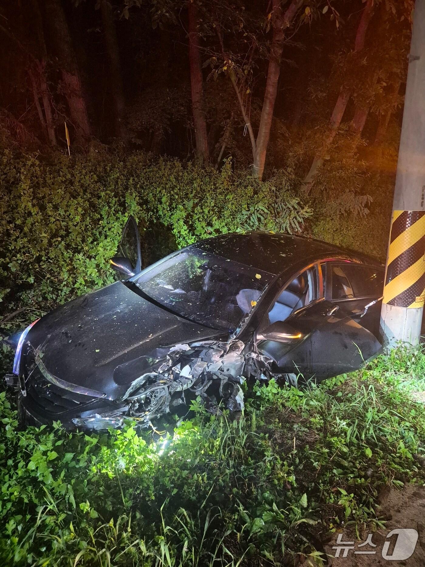 본문 이미지 - 태안군 태안읍 삭선리 교통사고 현장. (태안소방서 제공, 재판매 및 DB금지). / 뉴스1