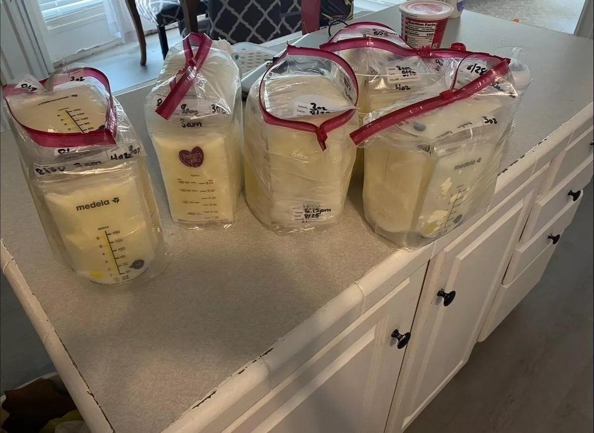 스텔리가 판매하는 모유. (더 미러)