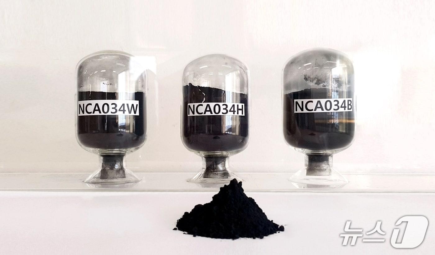 본문 이미지 - 에코프로 니켈·코발트·알루미늄(NCA) 양극재 제품(에코프로 제공)