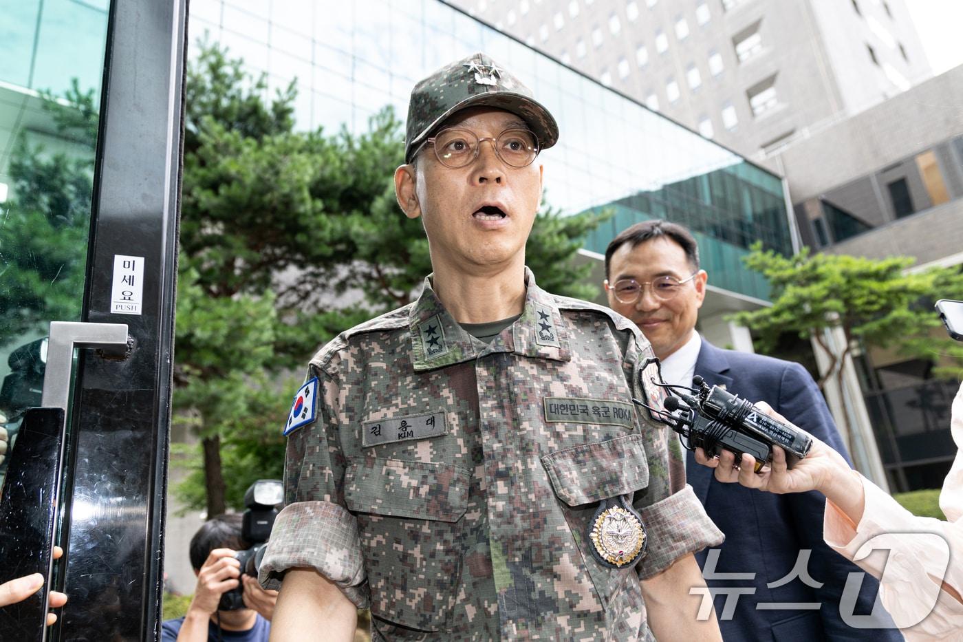 김용대 드론작전사령관이 17일 오전 서울 서초구 서울고등검찰청에 마련된 내란 특검팀&#40;특별검사 조은석&#41; 사무실로 조사를 받기 위해 들어서고 있다. 2025.8.17/뉴스1 ⓒ News1 이승배 기자