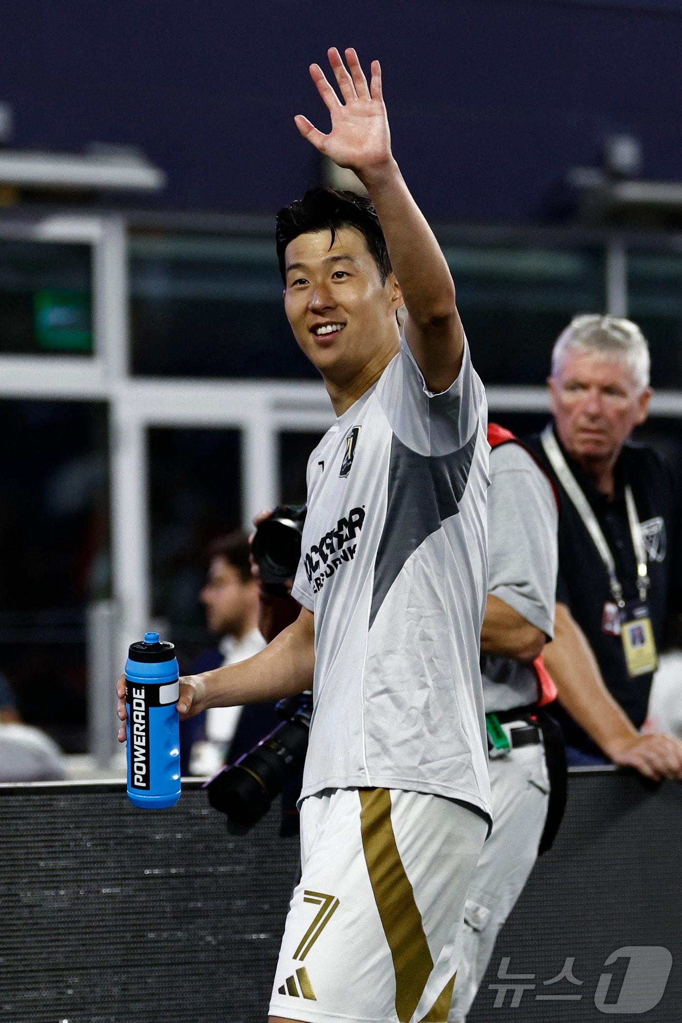 본문 이미지 - LA FC의 손흥민이 첫 풀타임 경기서 만점 활약을 펼쳤다. ⓒ AFP=뉴스1