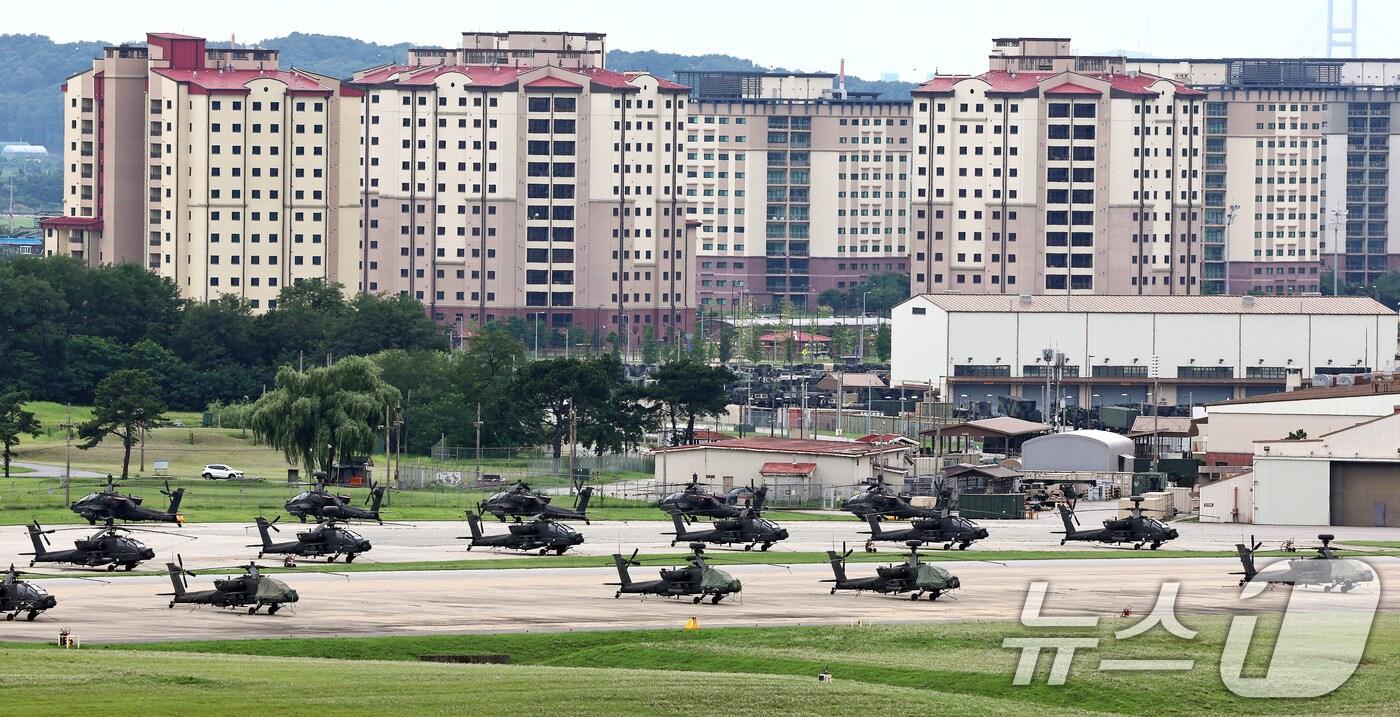 17일 오후 경기 평택시 주한미군기지 캠프 험프리스에 헬기가 계류돼 있다. 2025.8.17/뉴스1 ⓒ News1 구윤성 기자