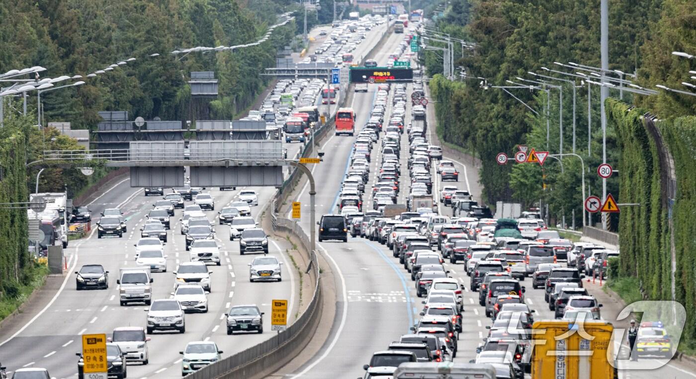경부고속도로 자동차 모습. 뉴스1 ⓒ News1 이승배 기자