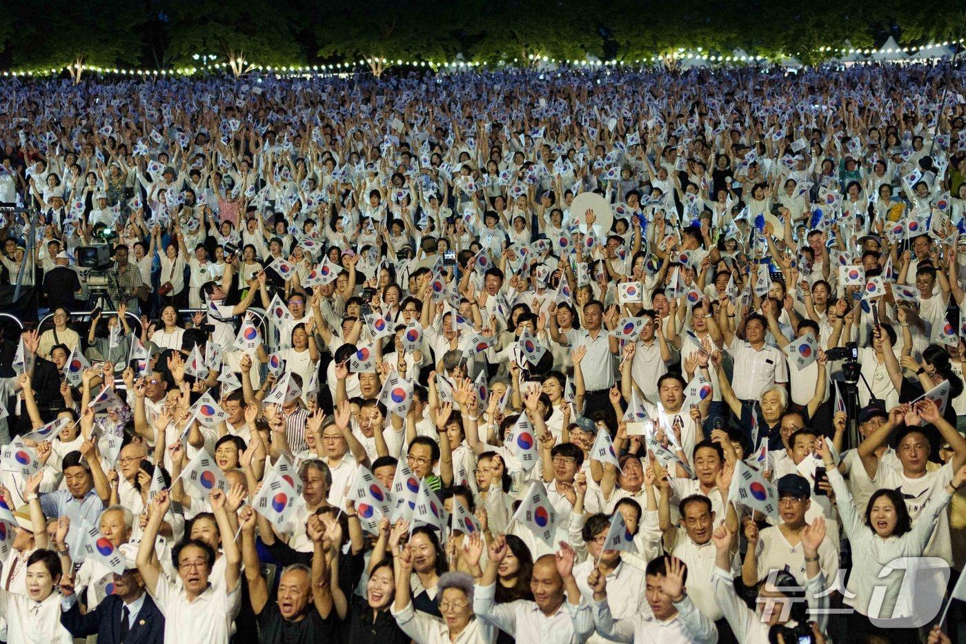 광복 80주년 기념 수원시민 대합창. (수원시 제공. 재판매 및 DB 금지) 2025.8.17/뉴스1 