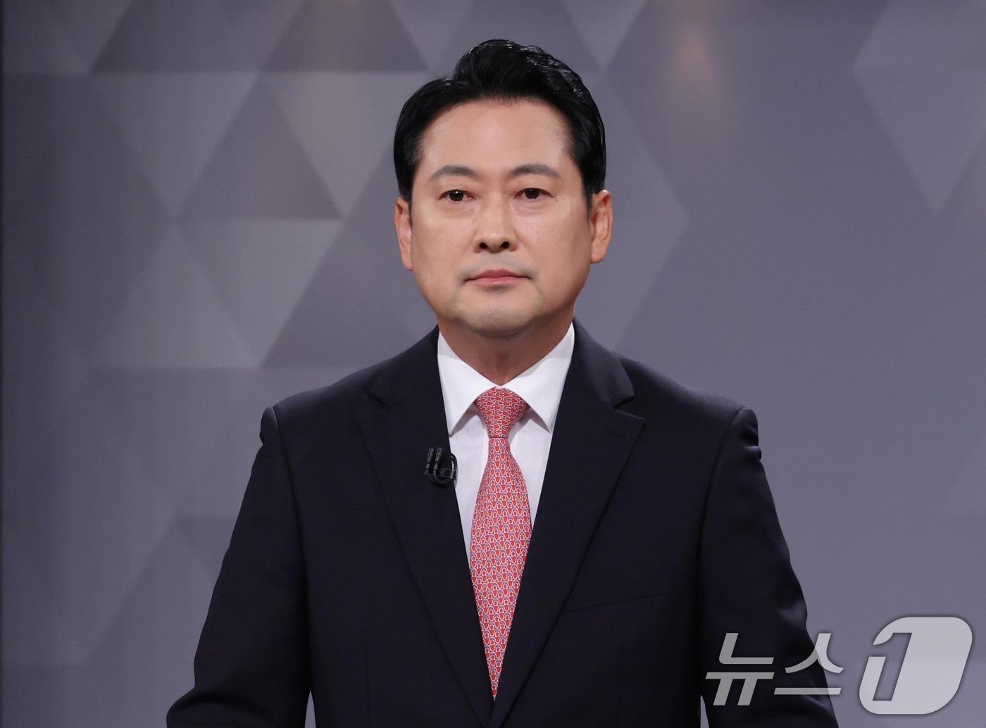 본문 이미지 - 장동혁 국민의힘 당대표 후보가 17일 오후 서울 영등포구 KBS에서 2차 방송 토론회를 준비하고 있다. 2025.8.17/뉴스1 ⓒ News1 국회사진기자단