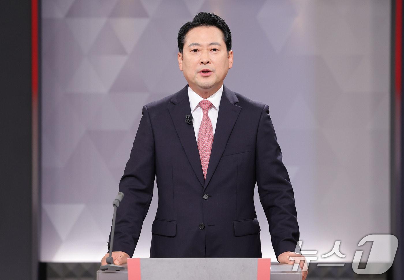 장동혁 국민의힘 당대표 후보가 17일 오후 서울 영등포구 KBS에서 2차 방송 토론회를 준비하고 있다. 2025.8.17/뉴스1 ⓒ News1 국회사진기자단