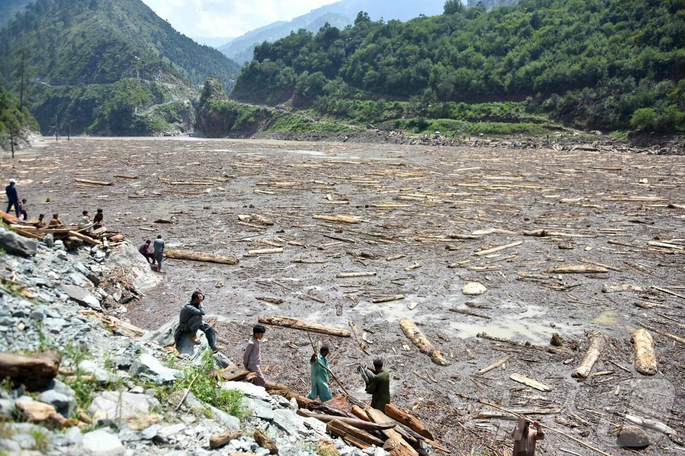 파키스탄에서 16일(현지시간) 폭우로 인한 홍수가 발생해 최소 344명이 사망했다. 2025.8.16. ⓒ AFP=뉴스1