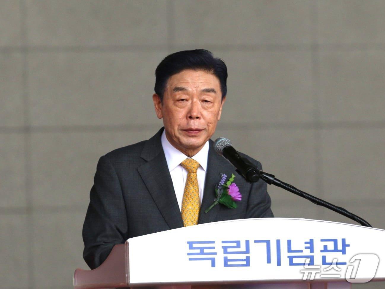 본문 이미지 - 15일 독립기념관에서 열린 80주년 광복절 경축식에서 김형석 관장이 기념사를 하고 있다./뉴스1ⓒNews1 2025.8.15. 이시우 기자