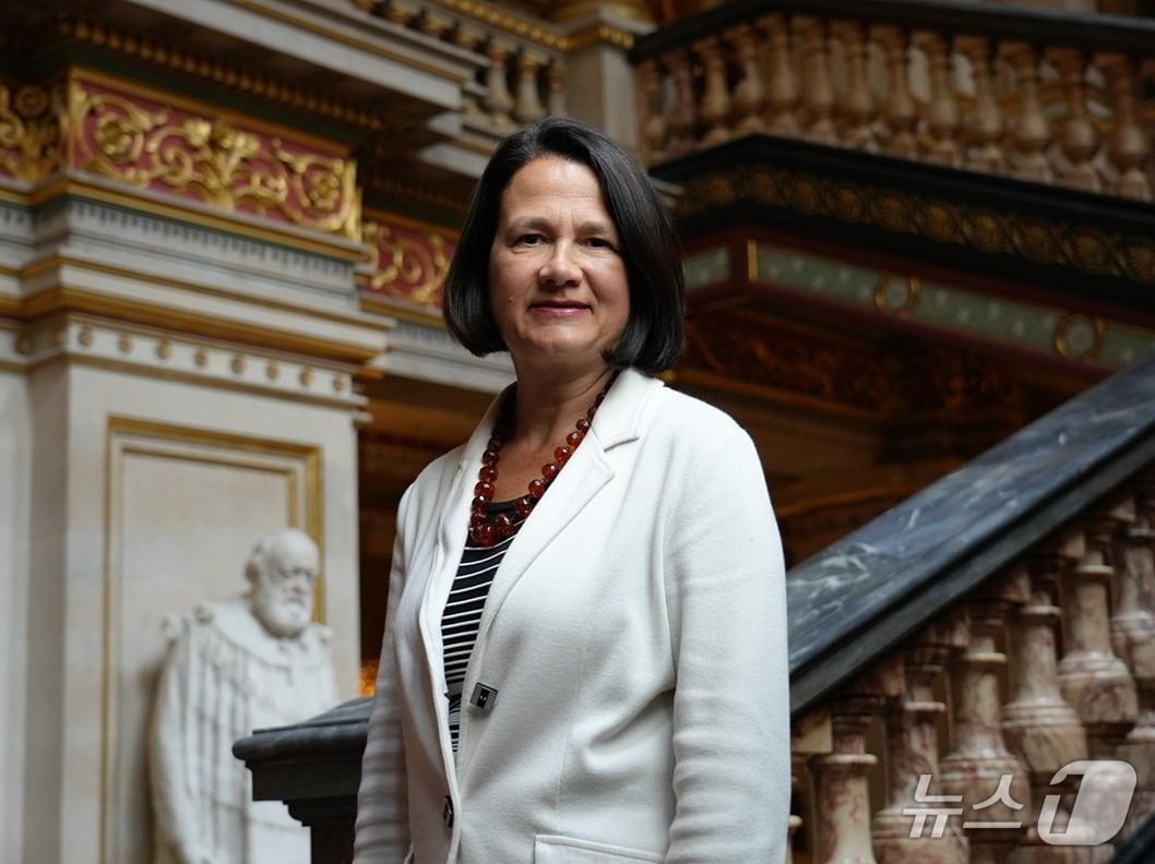 본문 이미지 - 영국 인도태평양 담당 장관 캐서린 웨스트. &#40;주한 영국대사관 제공&#41;