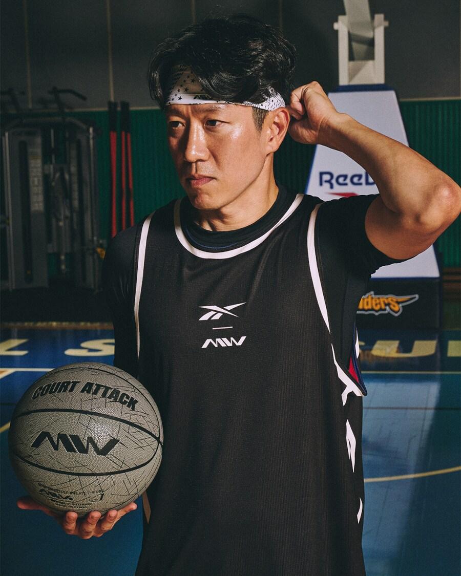 본문 이미지 - 리복(Reebok)은 농구 인플루언서 마스터욱(MW), 서울 삼성 썬더스 농구단과 협업한 신규 농규 컬렉션을 출시한다.(리복제공)
