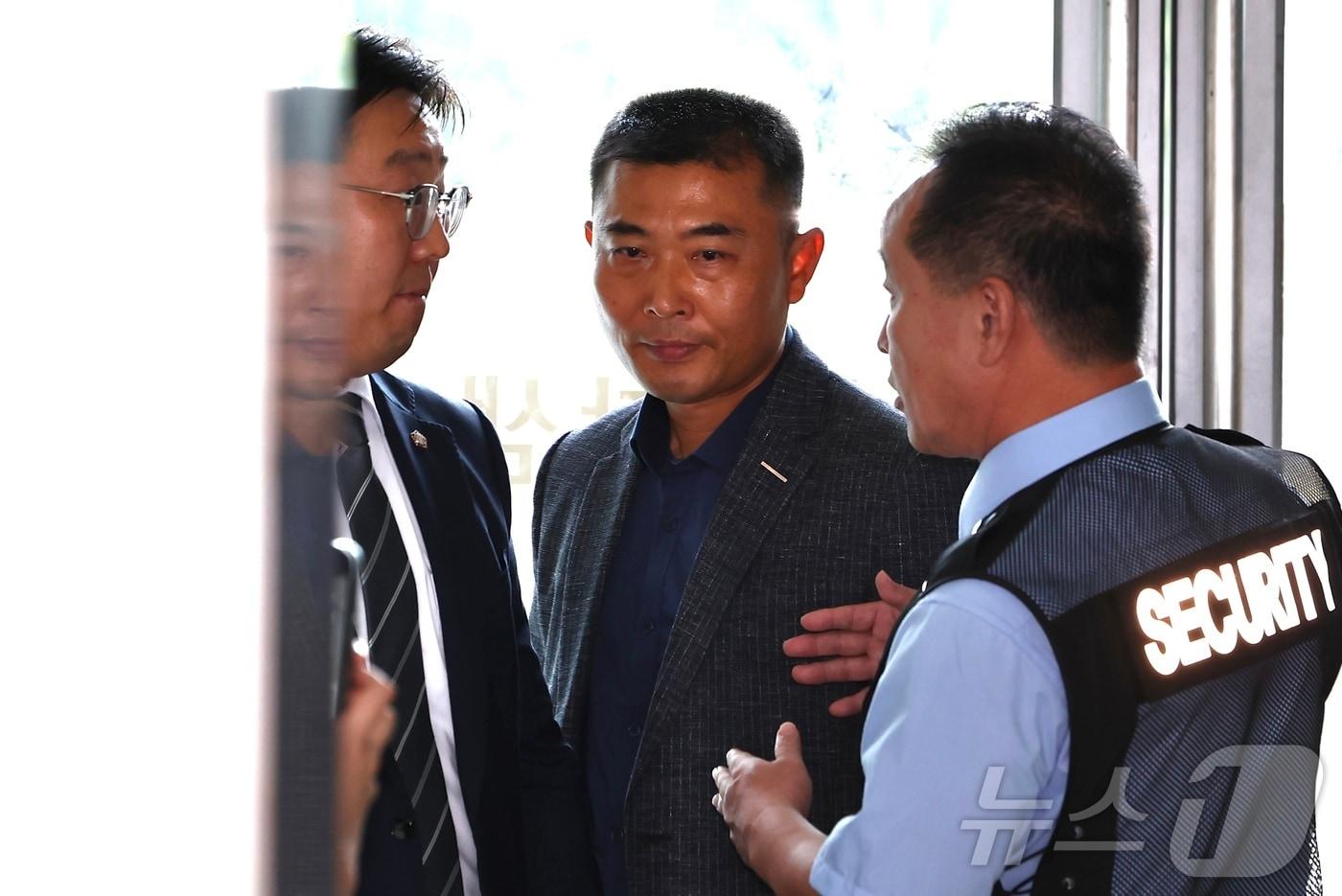 박상현 전 해병대 제1사단 7여단장이 18일 오전 서울 서초구 순직해병 특검팀(이명현 특별검사) 사무실에서 조사를 받기 위해 출석하고 있다. 2025.8.18/뉴스1 ⓒ News1 김민지 기자