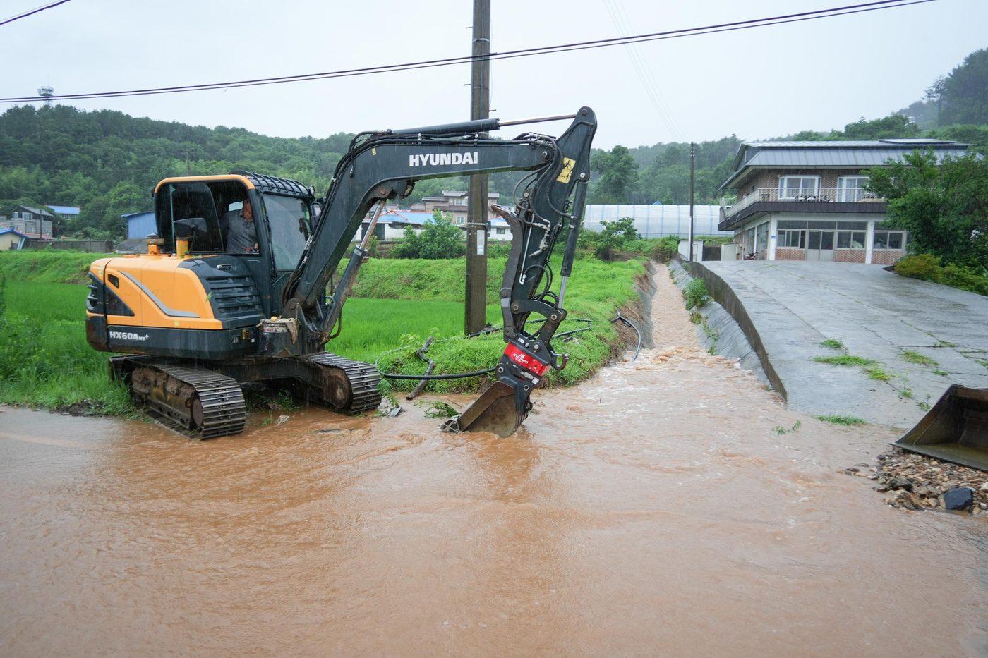 호우 피해 복구 모습.(서천군 제공. 재판매 및 DB금지)/뉴스1