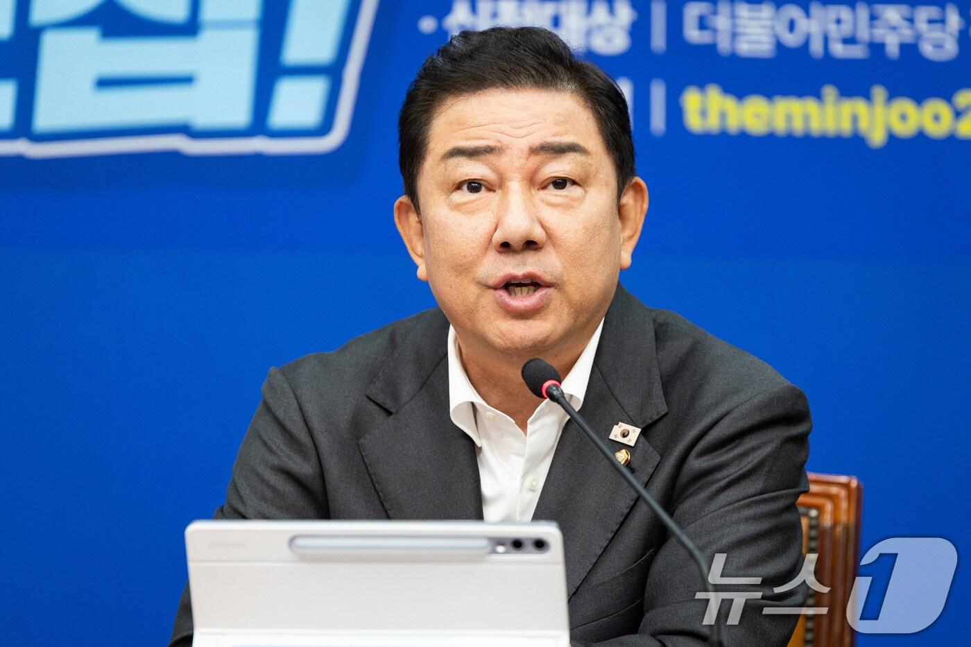 김병기 더불어민주당 원내대표가 지난 18일 서울 여의도 국회에서 열린 최고위원회의에서 모두 발언을 하고 있다. 2025.8.18/뉴스1 ⓒ News1 유승관 기자