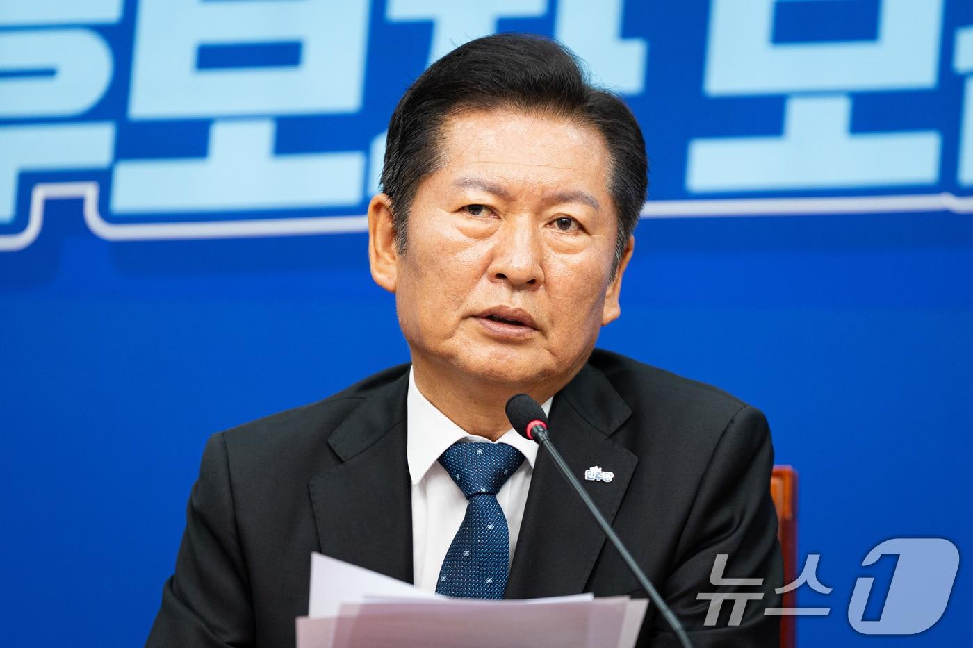 정청래 더불어민주당 대표가 18일 서울 여의도 국회에서 열린 최고위원회의에서 모두 발언을 하고 있다. 2025.8.18/뉴스1 ⓒ News1 유승관 기자