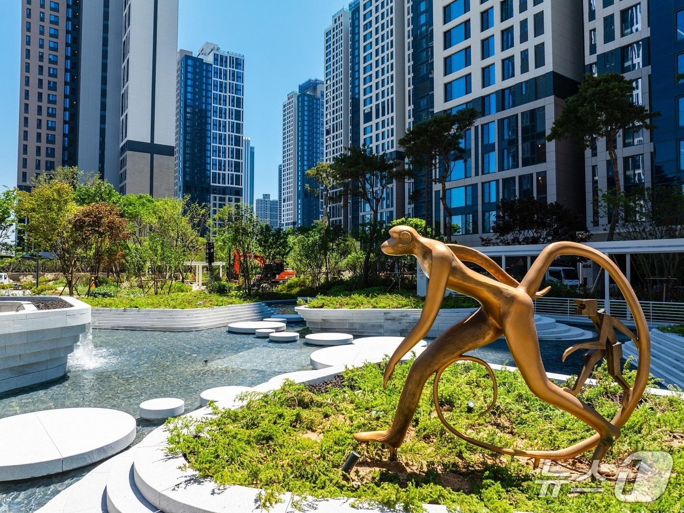 본문 이미지 - 정은형 작가의 조형 작품 '돌봄에 대하여' (현대건설 제공) ) 뉴스1 ⓒ News1